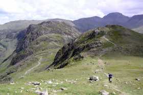Descending down Gamlin End towards Seat and Hay Stacks Descending down Gamlin End towards Seat and Hay Stacks