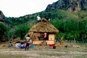 Building a bure on Kuata