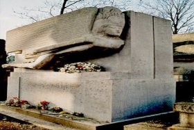 Oscar Wilde's grave, covered in lipstick kisses, at the Père Lachaise cemetery Oscar Wilde's grave, covered in lipstick kisses, at the Père Lachaise cemetery