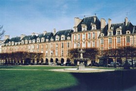 Place des Vosges, Paris's oldest and most beautiful square Place des Vosges, Paris's oldest and most beautiful square